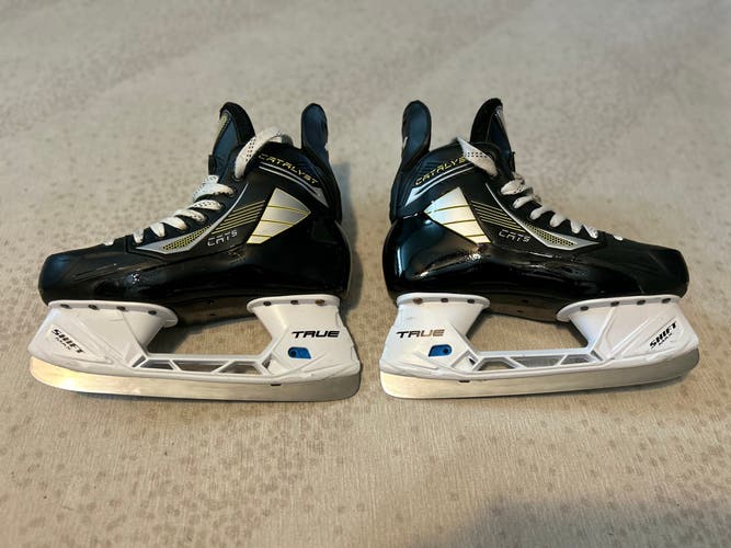 True Catalyst 5 Hockey Skates Regular Width 7.5 (Used)