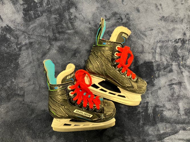 Youth Bauer XLP Hockey Skates 10 (Used)
