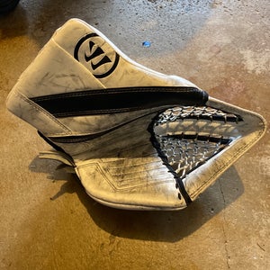 Warrior Ritual G4 Regular Intermediate Goalie Glove (Used)