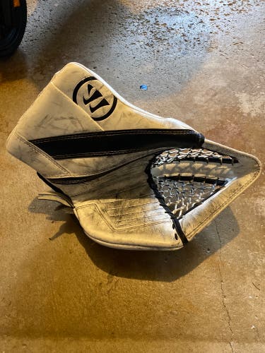 Warrior Ritual G4 Regular Intermediate Goalie Glove (Used)