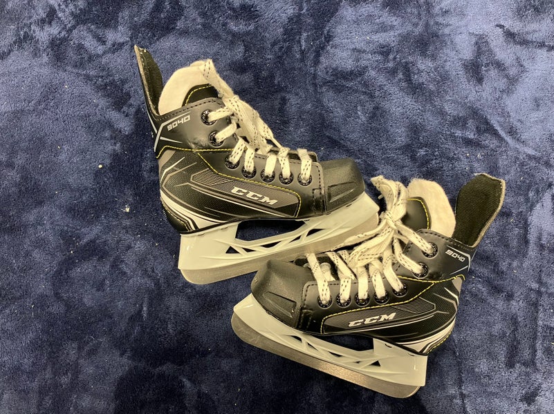 Youth CCM Tacks 9040 Hockey Skates Regular Width 10 (Used)