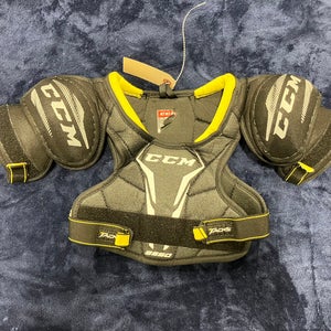 Medium Youth CCM Tacks 9550 Shoulder Pads (Used)