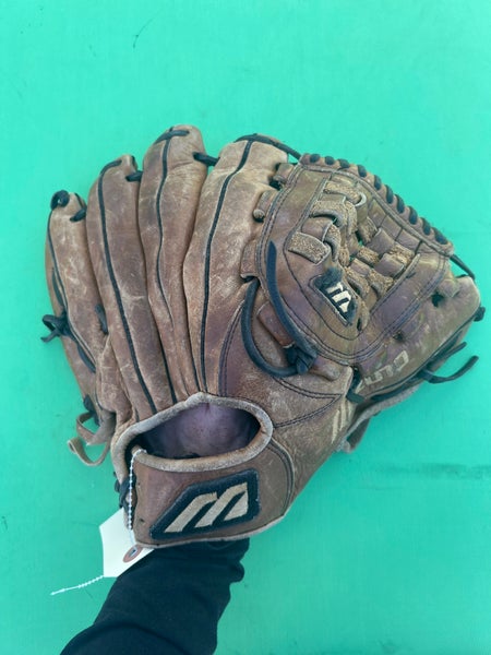 Brown Mizuno Vintage Pro RH Pitcher's Baseball Glove 12"
