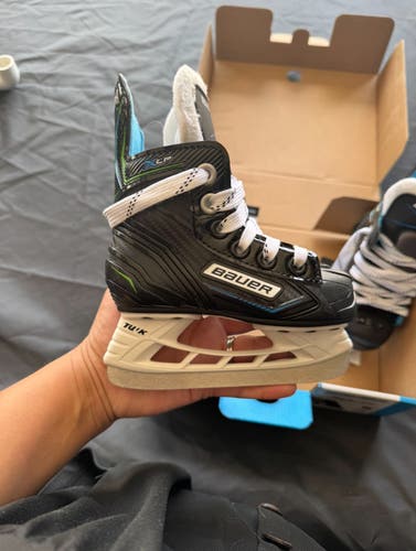 Toddler, size 6, like NEW Bauer Hockey Skates