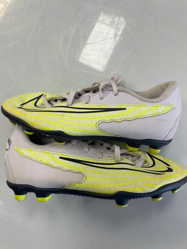 Used Nike Soccer Cleats White Junior 02 11860-S000298426