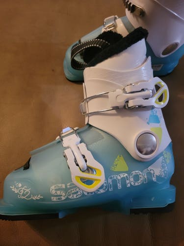 Salomon F3 Ski Boots Girls ski boots  Size 13 Mondo 19 235 Aqua and White