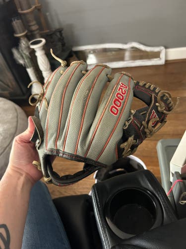 2022 Wilson A2000 RH Infield Baseball Glove 11.75" (Used)
