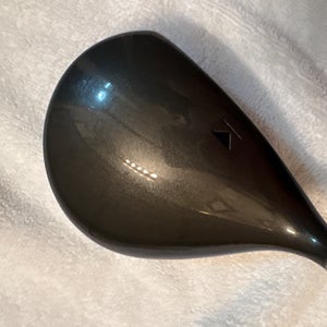 Unisex Titleist 975 D Left Hand Driver Regular Flex 9.5 Loft (Used)