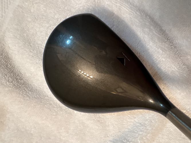 Unisex Titleist 975 D Left Hand Driver Regular Flex 9.5 Loft (Used)