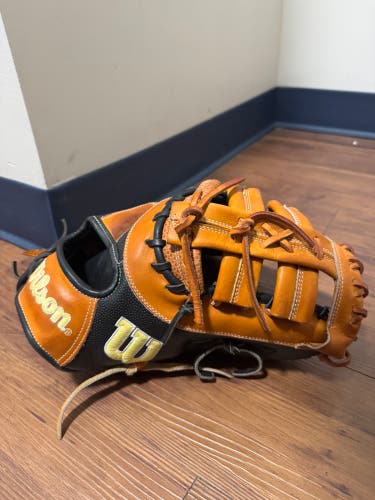 Wilson A2000 RH First Base Baseball Glove 12.5" (Used)