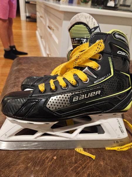 2023 Bauer gsx Hockey goalie Skates Regular Width Size 3.5 (Used)