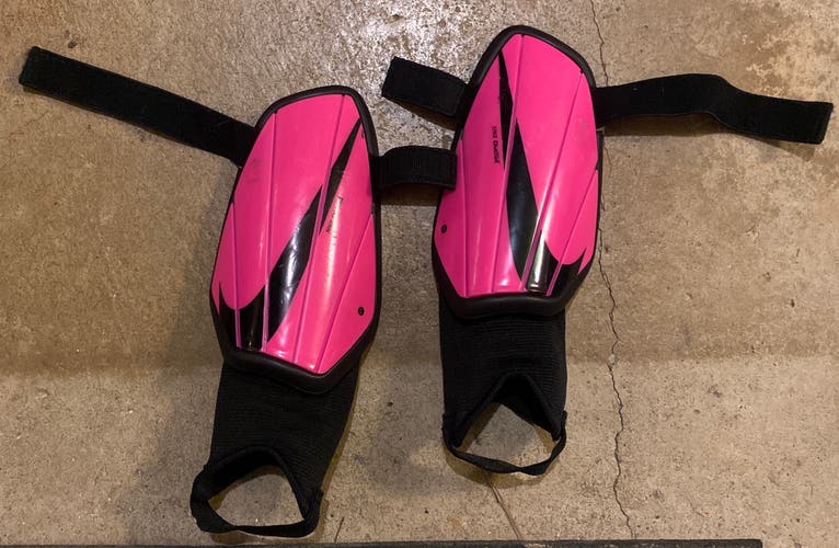 Unisex Medium Nike Charge Soccer Shin Guards Pink  (Used)