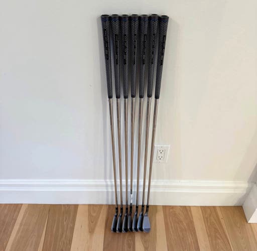 Men's Cobra DarkSpeed Right Handed Iron Set Regular Flex