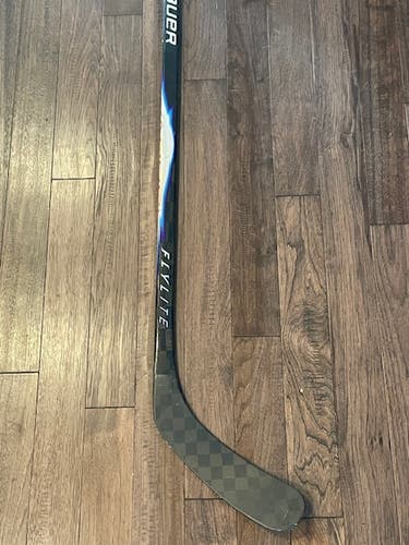 Intermediate Bauer Vapor FlyLite Left Hand Hockey Stick P92 (Used)