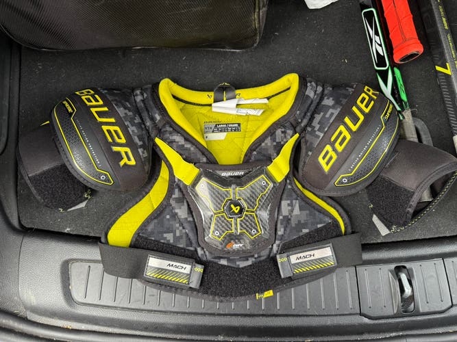 Large Youth Bauer Supreme Mach Shoulder Pads (Used)