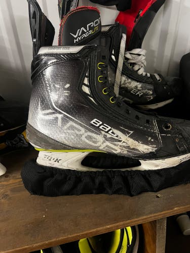 Bauer Vapor Hyperlite Hockey Skates 9.5 (Used)
