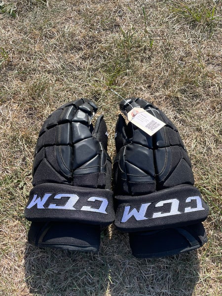 Black Senior CCM HGP14 Gloves 15" Pro Stock (Used)