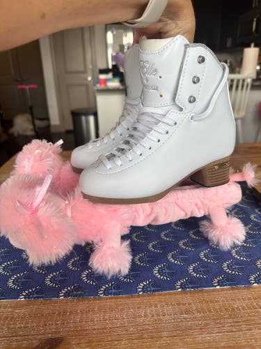 Jackson Ultima Elle Figure Skates C Junior 2.5 (Used) w/ Rockerz and Blade Buddies