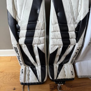34"  2023 True Catalyst 9X3 Goalie Leg Pads (Used) Includes Blocker