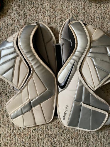 Large Adult Nike Vapor Shoulder Pads (Used)