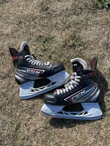 Senior CCM JetSpeed FT455 Hockey Skates Regular Width 8 (Used)