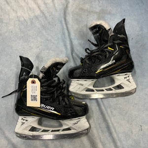 Junior Bauer Supreme M5 Pro Hockey Skates Regular Width Size 1.5 (Used)
