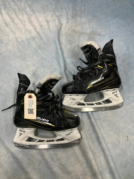 Junior Bauer Supreme M5 Pro Hockey Skates Regular Width Size 1.5 (Used)