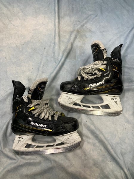 Junior Bauer Supreme M5 Pro Hockey Skates Regular Width Size 2 (Used)