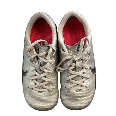 Used Nike Soccer Cleats Grey Youth 10.0 11760-S000082426