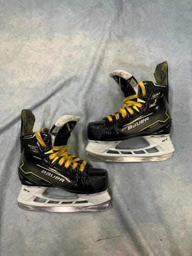 Youth Bauer Supreme M40 Hockey Skates Regular Width 11 (Used)