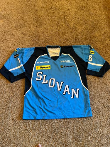 Slovan Bratislava Hockey Jersey – Kukumberg #16 – Bauer – Tipsport