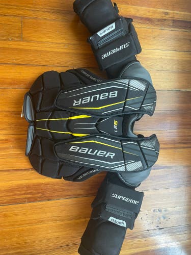 Large Bauer Supreme S27 Goalie Chest Protector (Used)