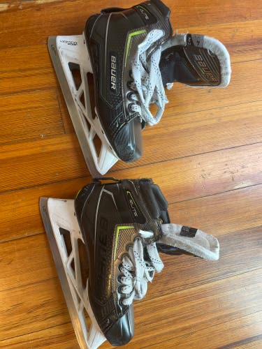 Bauer Elite Hockey Goalie Skates Size 4 (Used)