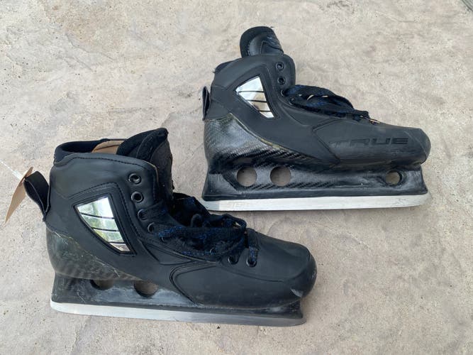 Senior True One Piece Hockey Goalie Skates Regular Width Pro Stock 10.5 (Used)