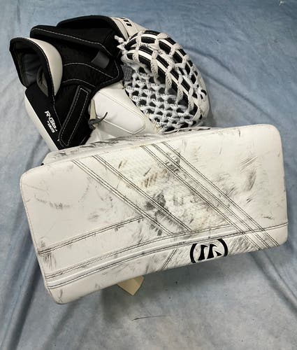 White Senior Warrior Ritual G6.1 E+ Goalie Gloves & Blockers Regular (Used)