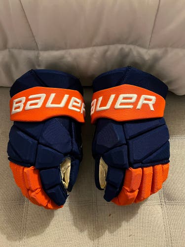 Bauer Pro Stock Vapor Hyperlite Gloves 15" Islanders Bortuzzo Pro Stock Gloves NHL