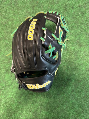 Black Wilson A2000 1786 RH Infield Baseball Glove 11.5" (Used)
