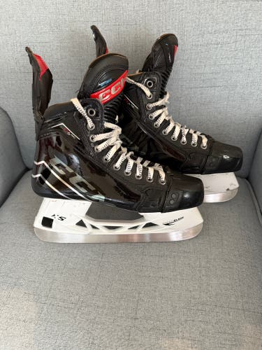 CCM JetSpeed FT6 Pro Hockey Skates 8.5 (Used)