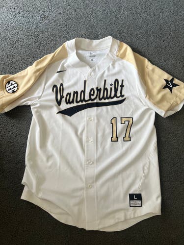 White Large Men's Nike Jersey (New)