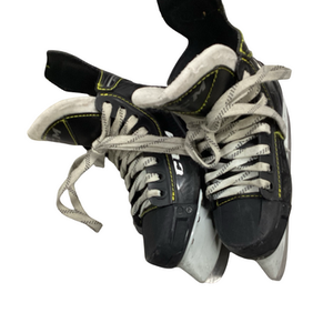 Used CCM 9350 TACKS Junior Hockey Skate Junior 01 11613-S000168509