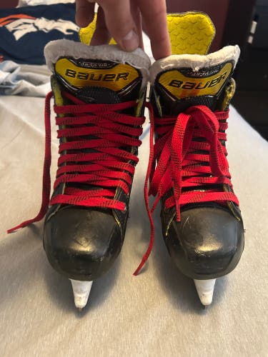 2020 Bauer Supreme S37 Hockey Skates Regular Width Size 4 (Used)