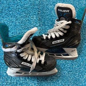 Junior Bauer XLP Hockey Skates Regular Width Size 3 (Used)