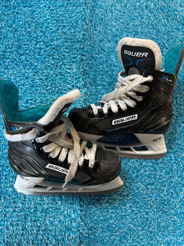 Junior Bauer XLP Hockey Skates Regular Width Size 3 (Used)
