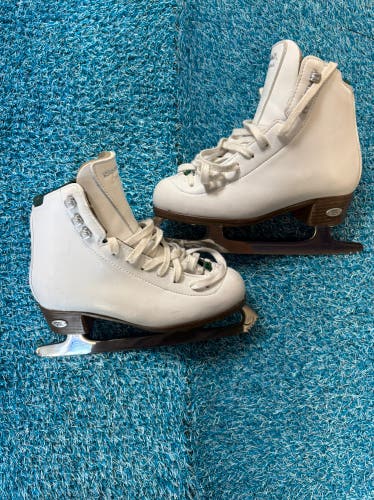 White Riedell Emerald Figure Skates Junior 3 (Used)