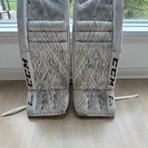 31" CCM Extreme Flex E4.9 Goalie Leg Pads (Used)
