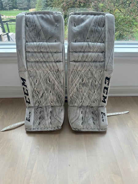 31" CCM Extreme Flex E4.9 Goalie Leg Pads (Used)