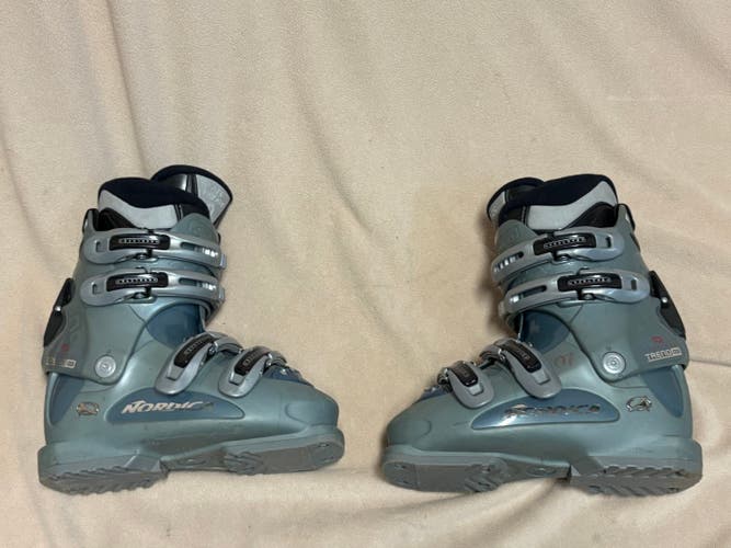 Mondo 22 & 22.5 Kid's Nordica All Mountain Ski Boots (Used)