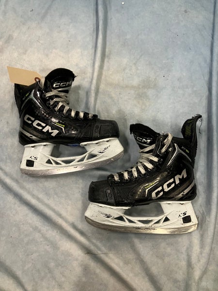 Junior CCM Tacks XF 80 Hockey Skates Regular Width Size 2 (Used)