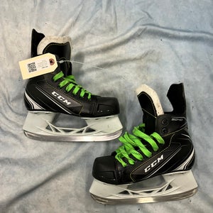 Junior CCM Tacks 9040 Hockey Skates Regular Width Size 1 (Used)