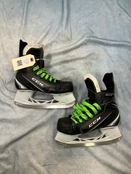 Junior CCM Tacks 9040 Hockey Skates Regular Width Size 1 (Used)